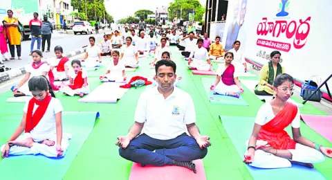 యోగాను మరింత చేరువ చేయాలి 