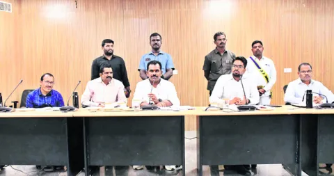 పట్టణాభివృద్ధికి సహకరించండి 
