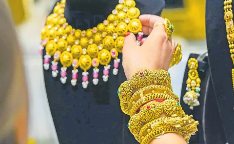 Gold jewellery consumption to dip by 9-10percent in FY26