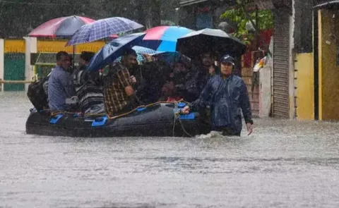 Half of Guwahati Under Water After 37mm Rain in 24 hrs12