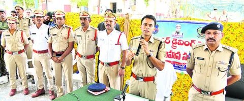 మైనర్లకు బైకులివ్వొద్దు