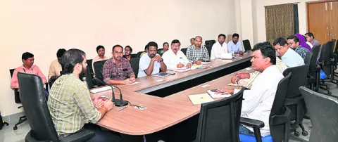 మౌలిక వసతులు కల్పించాలి