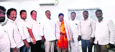 ప్రజల పక్షాన వైఎస్సార్‌సీపీ పోరాటం 