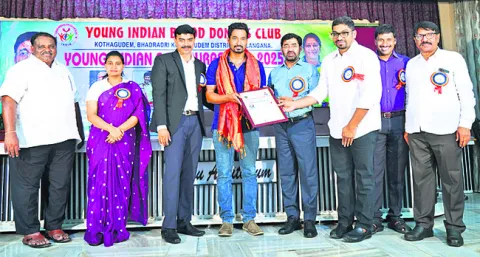 అమ్మ హెల్పింగ్‌ హార్ట్స్‌కు పురస్కారం 