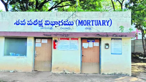 శవాలు కుళ్లిపోతున్నా పట్టించుకోరా?
