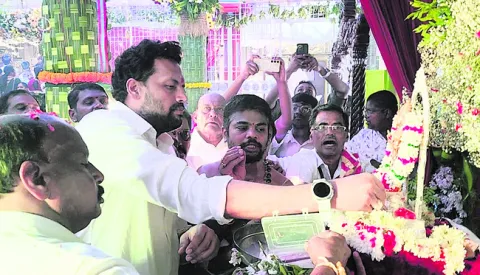 సువర్ణ వాసవీ మాత విగ్రహావిష్కరణ 