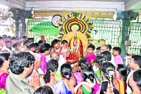 అమ్మవారికి సూర్యప్రభ,  హంసవాహన సేవలు
