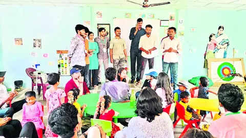 ఆట వస్తువుల పంపిణీ