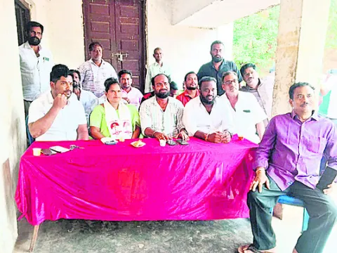 ఆధిపత్యం చెలాయిస్తున్నారు...!