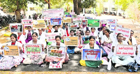 డిమాండ్లు తీర్చే వరకు సమ్మెలోనే.. 