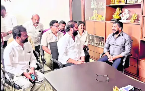 ప్రసన్నతో అనిల్‌ మర్యాదపూర్వక భేటీ 