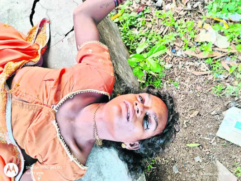 ఆస్పత్రి ఆవరణలో హిజ్రా మృతి 