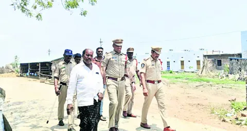 ఆర్‌అండ్‌ఆర్‌ కాలనీలో పోలీసు పికెట్‌ 