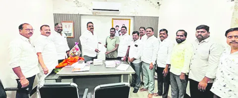 సీఎంఆర్‌ఎఫ్‌ ఎల్‌ఓసీ అందజేత
