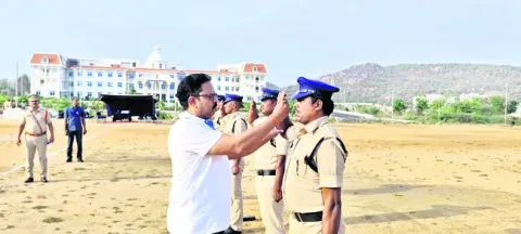 పోలీసులంతా ఒకే కుటుంబం : ఎస్పీ 