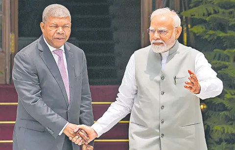 Modi meets Angolan President Lourenco6