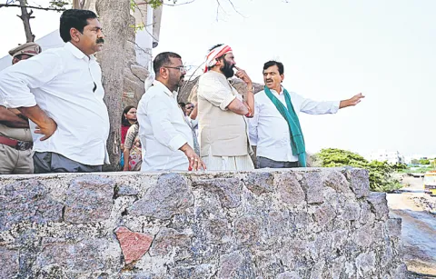 Uttam Kumar Reddy inspects Devadula Pump House and Dharmasagar Reservoir