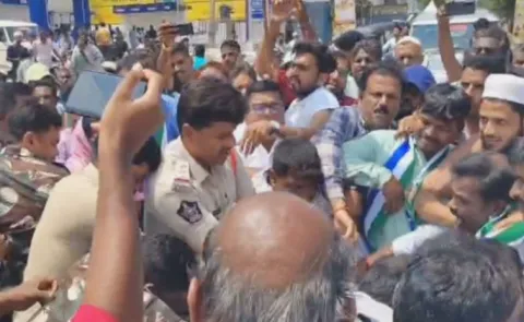 Tension In Hindupur During Balakrishna Visit4