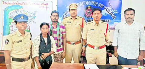 తప్పిపోయిన వ్యక్తి కుటుంబ సభ్యులకు అప్పగింత 