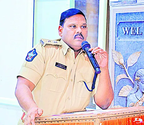 నీట్‌ కేంద్రాల వద్ద పటిష్ట భద్రత 