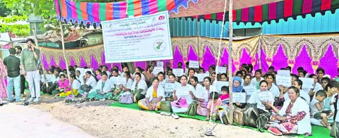 డిమాండ్లు నెరవేర్చమంటే బెదిరింపులా? 
