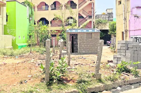 దర్జాగా ప్రభుత్వ భూమి ఆక్రమణ