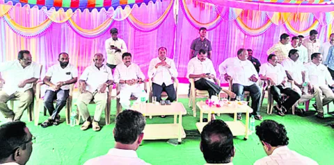రైతులను తిప్పించుకోవద్దు.. 