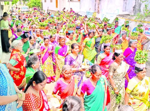 ఘనంగా పోచమ్మ బోనాలు 
