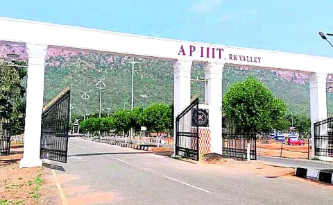 విద్యార్థుల చూపు.. ట్రిపుల్‌ ఐటీ వైపు!