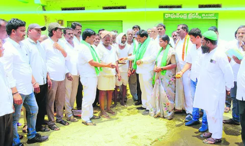 రైతులు ఆందోళన చెందొద్దు 
