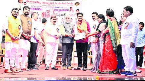 అభినయ శ్రీనివాస్‌కు గద్దర్‌ ఐకాన్‌ అవార్డు