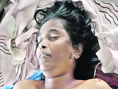కత్తిపోట్లకు గురైన మహిళ మృత్యువాత 