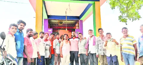 ఆలయ కమిటీ చైర్మన్‌గా రమేశ్‌
