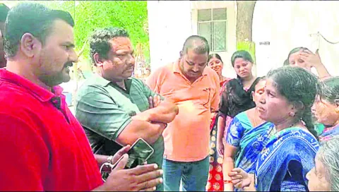 ‘ప్రభుత్వ నిర్లక్ష్యంతోనే ఆత్మహత్యలు’