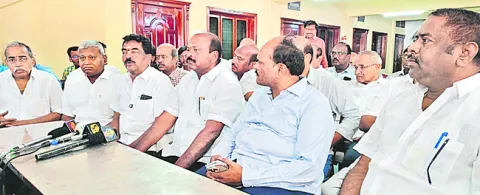 సర్దుమణిగిన వర్గపోరు! 