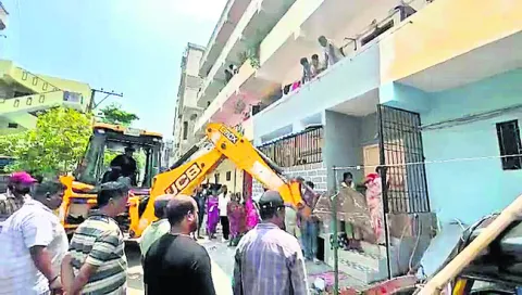 పీతల మూర్తి యాదవ్‌పై చర్యలకు డిమాండ్‌