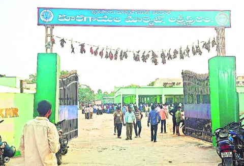 మార్కెట్‌ సంఘానికి రాజకీయ రంగు