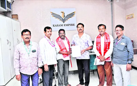 కనీస వేతనం రూ. 26 వేలు ఇవ్వాలి 