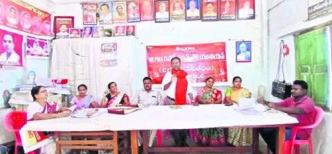 కనీస వేతనం రూ.26 వేలు చెల్లించాలి
