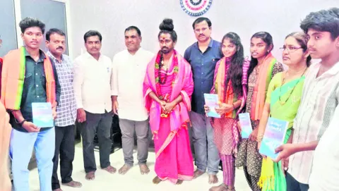 విద్యార్థులు తల్లిదండ్రులను గౌరవించాలి 