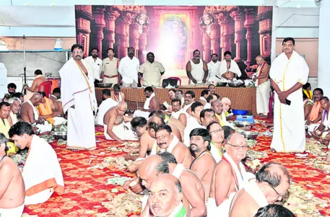 నూకాంబిక అమ్మవారి హుండీ ఆదాయం రూ.34.80 లక్షలు 