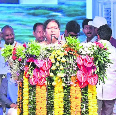 పెండింగ్‌ పనులు పూర్తిచేయాలి
