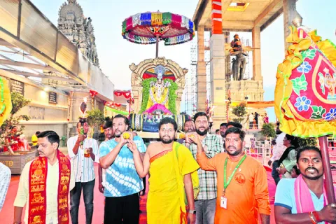 స్వర్ణగిరి క్షేత్రంలో  తిరువీధి ఉత్సవ సేవ
