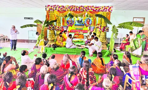 కనుల పండువగా అమ్మనాన్నల కల్యాణం 