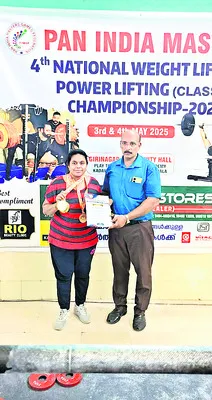 పవర్‌ లిఫ్టింగ్‌ పోటీల్లో నాగజ్యోతి ప్రతిభ 