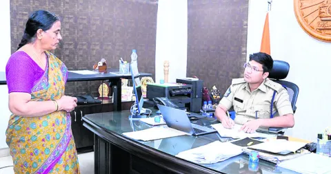 ఫిర్యాదులపై వేగంగా విచారణ 