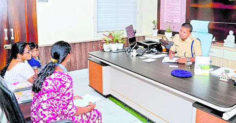 మోసపోయాం.. ఆదుకోండి ! 