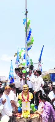 వైఎస్సార్‌ స్మారక స్థూపం పునఃప్రతిష్ట 