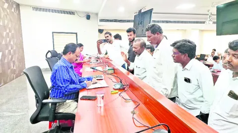సమస్యలు సత్వరమే పరిష్కరించాలి