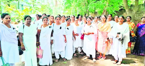 మీ నిర్లక్ష్యంతో 400 మందికి నష్టం 